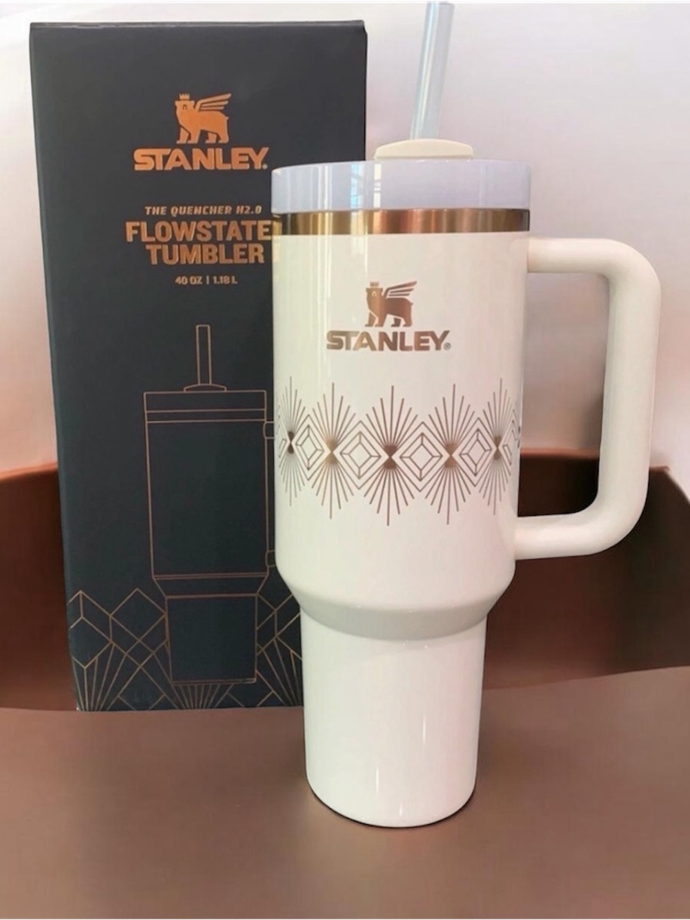 LIMITED EDITION NEW Stanley Quench H2.0 Flowstate 40 OZ Tumbler Cream Gloss Deco